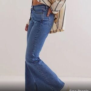 FREE PEOPLE WE THE FREE DENMIN FLARE SIZE 29